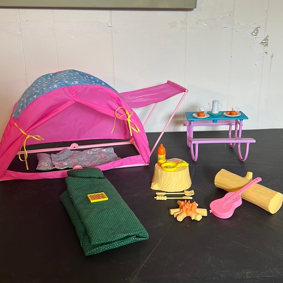 Mattel Toys Vintage 993 Mattel Camp Barbie Outdoor Fun Tent